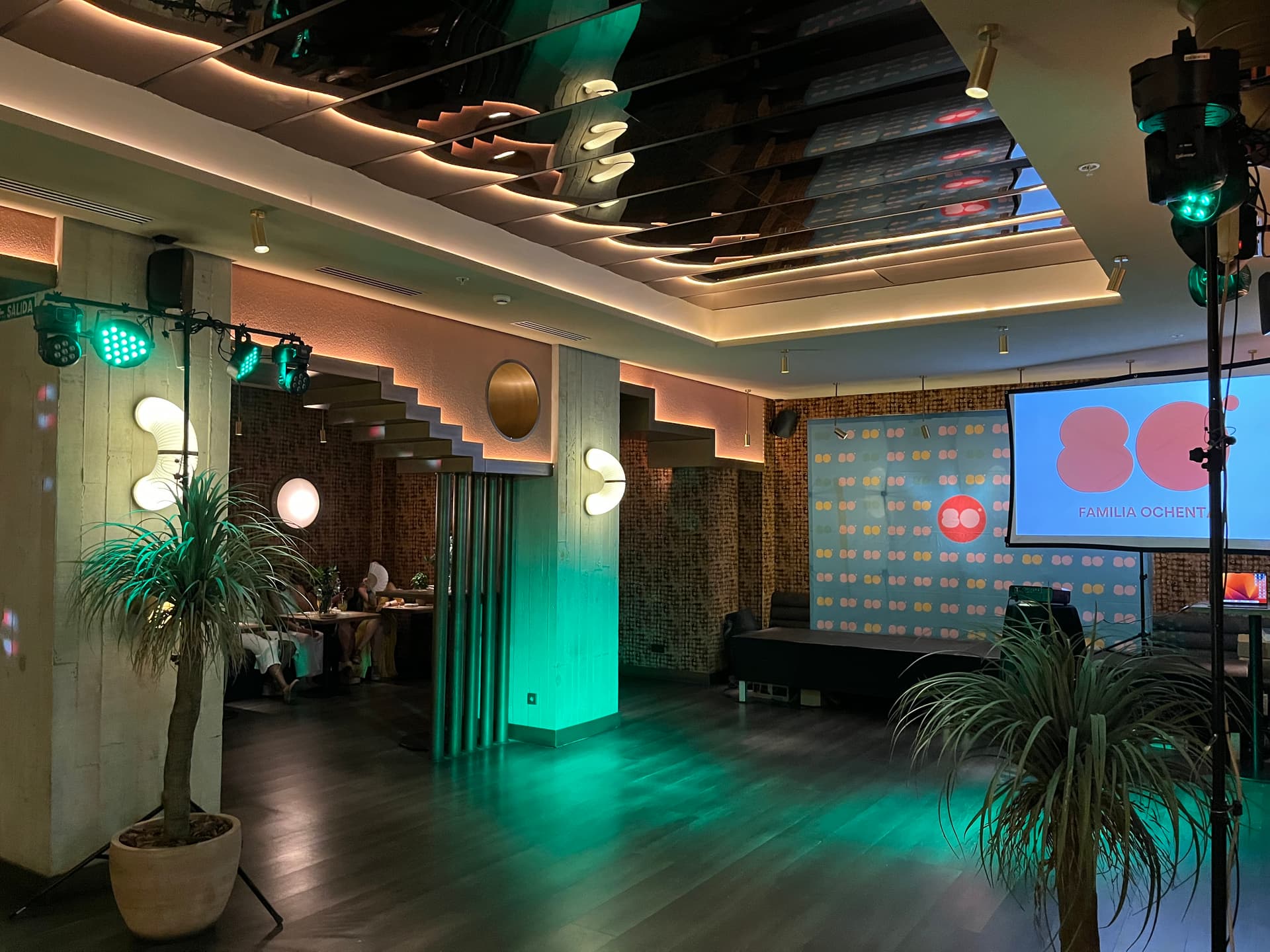 Corporate event with professional audiovisual production and stage lighting